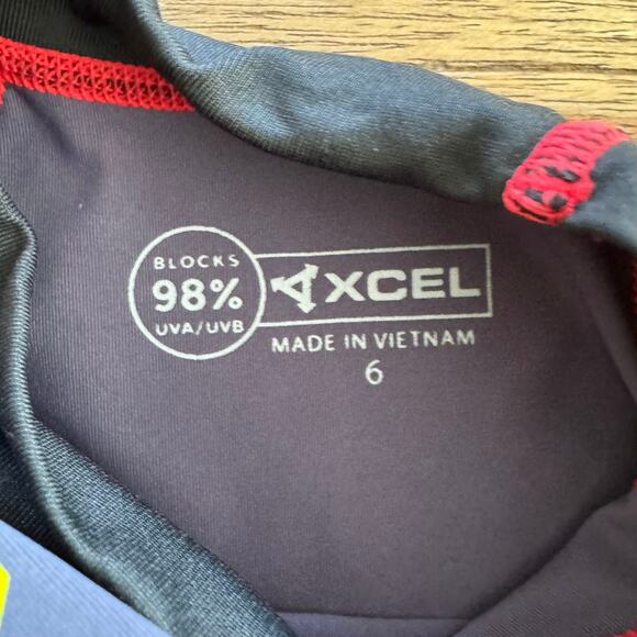 XCEL Youth Rash Guard/Sun Shirt (2) - Size 6 - Picture 4 of 6